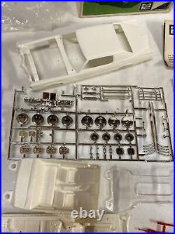 MPC 1971 PONTIAC GRAND PRIX 1/25 Model Car Kit MILD & WILD #1-7121-225 UNBUILT